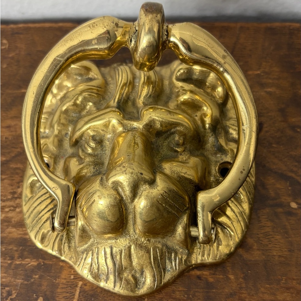 Vintage Brass Lion Head Door Knocker - Gold Finish distressed - Picture 3 of 4